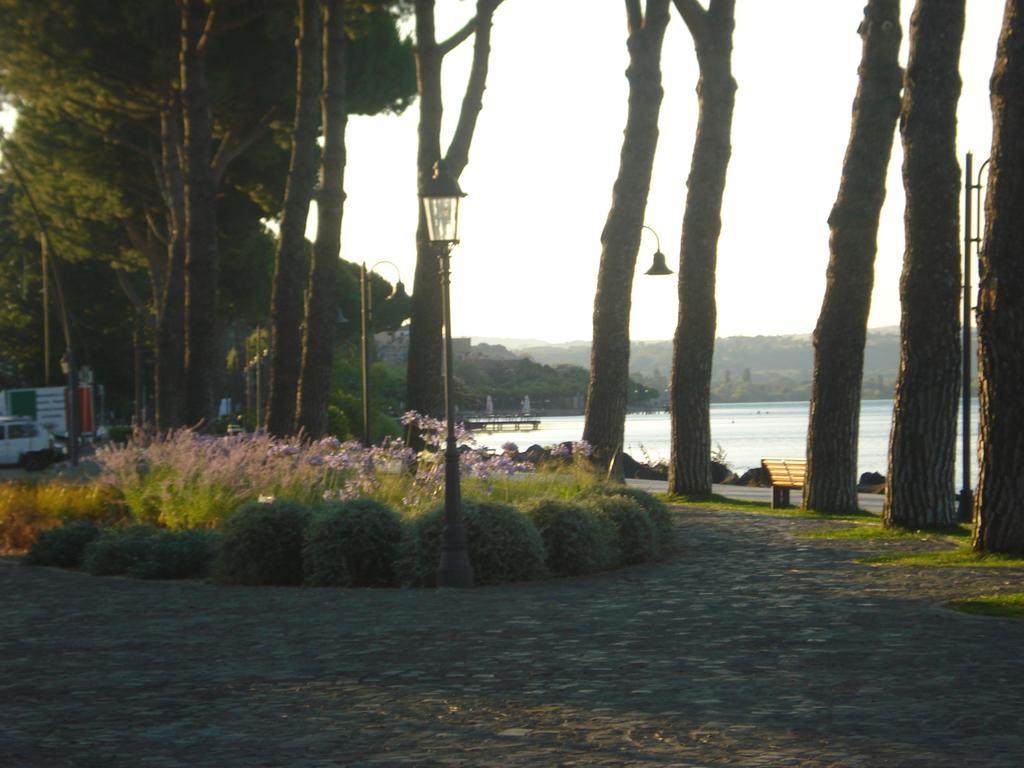 Relax In Piazzetta Casa E Appartamento Per Vacanze Trevignano Romano Exteriör bild
