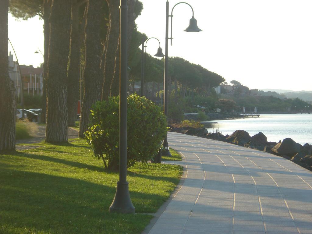 Relax In Piazzetta Casa E Appartamento Per Vacanze Trevignano Romano Exteriör bild