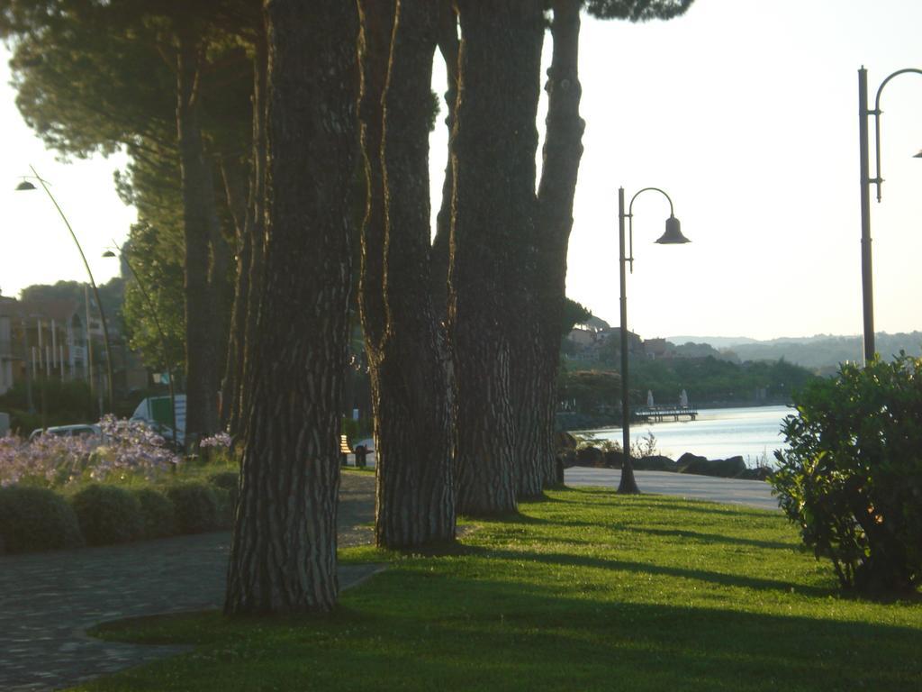 Relax In Piazzetta Casa E Appartamento Per Vacanze Trevignano Romano Exteriör bild